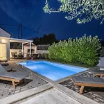 アパート Andelka With Swimming Pool