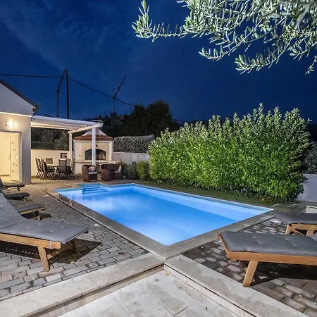 Apartamento Andelka With Swimming Pool