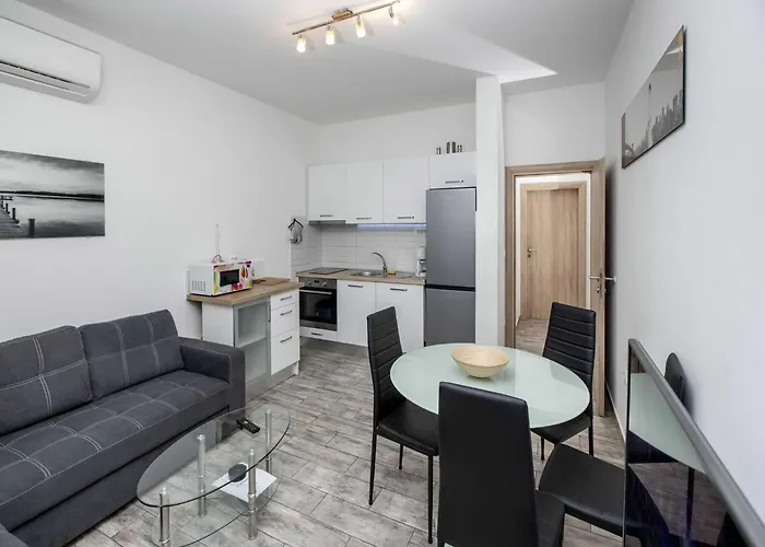 Andelka With Swimming Pool Apartament *