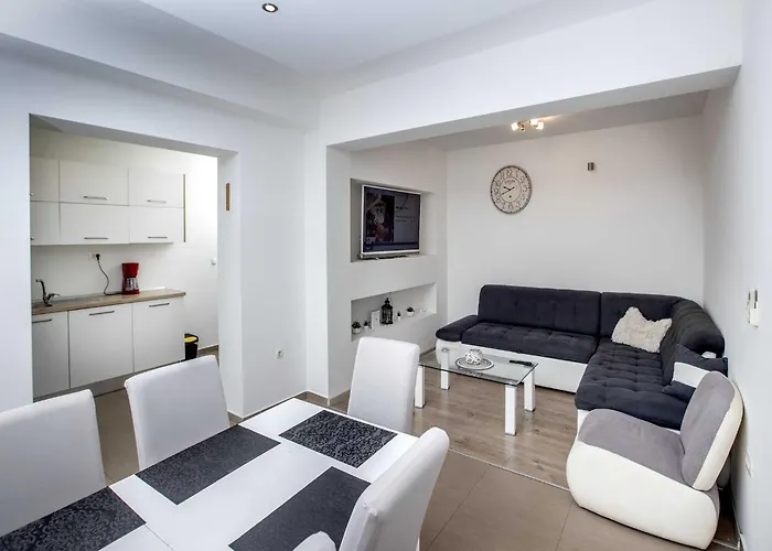 Andelka With Swimming Pool Apartament