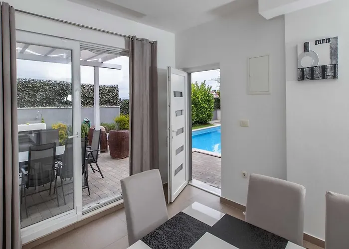 Andelka With Swimming Pool Apartament *