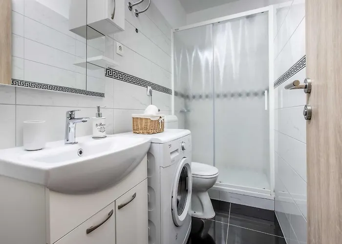 Andelka With Swimming Pool Apartament *